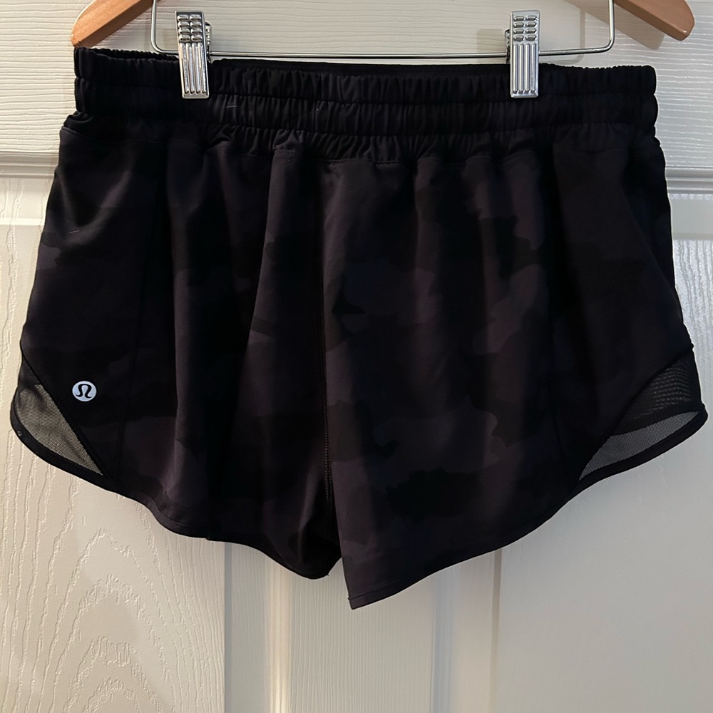 Lululemon Hotty Hot Shorts. Like new. Camo.